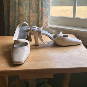 Criss cross women’s heel